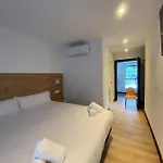 Donostia بيت ضيافة 3*